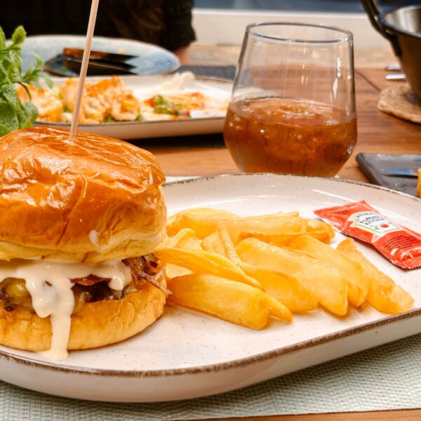 🎶 Zaira Burger 🎶